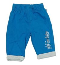 Modro-biele teplákové tepláky s nápismi