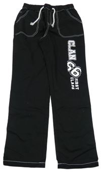 Černé plátěné kalhoty s nápisem a číslem John Baner 