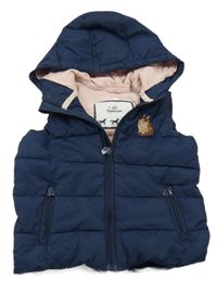 Tmavomodrá šušťáková zateplená vesta s koněm a kapucňou Topolino