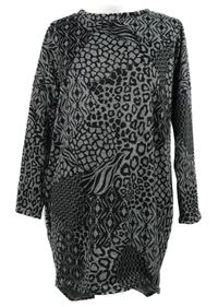 Dámské šedo-černé vzorované pletené šaty 
