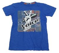 Modré tričko s nápisem Voice kids a potlačou