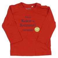 Červené tričko s nápisom a smajlíkom