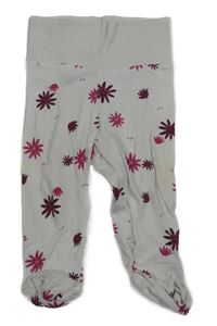 Bílé polodupky s kvetmi lupilu