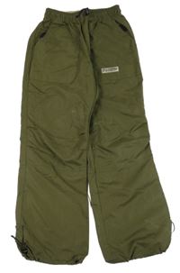 Khaki šusťákové kalhoty s nášivkou 