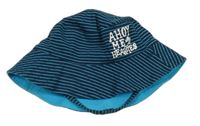 Tmavomodro-azurový pruhovaný klobouk s nápisem Mothercare