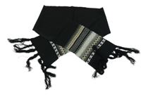 Černá pletená šála s šedobéžovým vzorem a třásněmi 