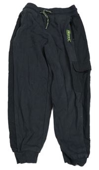 Antracitové tepláky s nápisy Next