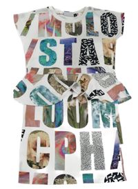 Biele elastické šaty s nápismi a volánikom