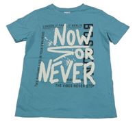 Modré tričko s nápisem Chapter young