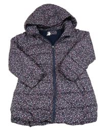 Tmavomodrá kytičkovaná prošívaná šusťáková zimní parka s kapucí MANGO