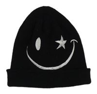 Černá čepice se smajlíkem