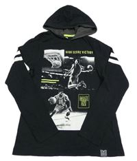 Černé triko s basketbalisty a kapucí C&A