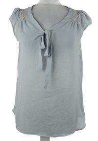 Dámska sivá šifónová blúzka so zavazováním a čipkou Atmosphere