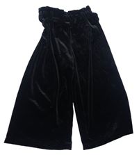 Čierne zamatové culottes nohavice s opaskom