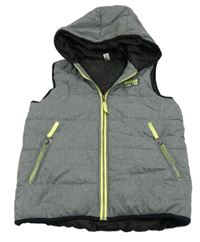 Šedá šusťáková zateplená vesta s nášivkou a kapucí Yigga