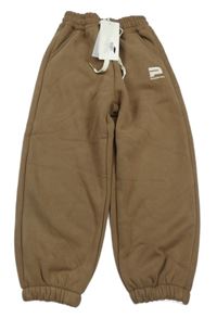 Nové - hnědé zateplené tepláky s písmenkem