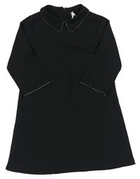 Čierne šaty s golierikom s korálkovým retiazkou Next