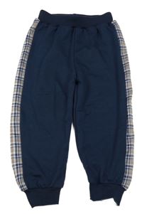 Tmavomodro-kockované tepláky