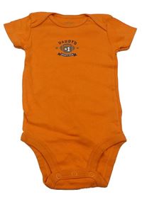 Oranžové body s nápisom Carter's