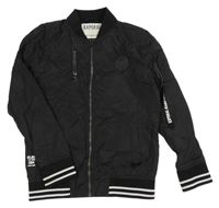 Čierni šušťáková jarná bunda s nášivkou