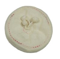 Nové - Smotanový pletený baretka s bambulemi C&A