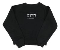 Čierna crop mikina s nápismi Zara