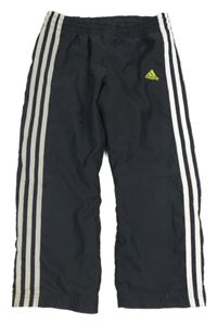 Sivo-biele šušťákové nohavice s pruhmi a logom Adidas