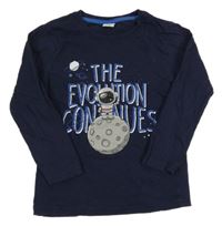 Tmavomodré tričko s nápisom a kosmonautem