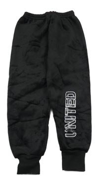 Čierne zamatové tepláky s nápisom