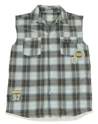 Hnedo-modrá kockovaná košeľa s vreckami a nášivkami