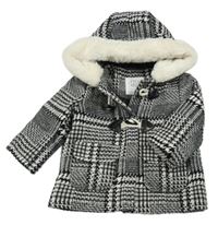 Černo-bílý vzorovaný pletený podšitý kabát s kapucí s kožešinou F&F