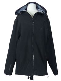 Pánska čierna softshellová outdoorová bunda s kapucňou