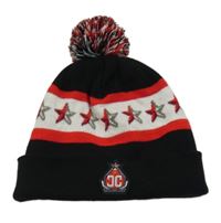 Černo-červeno-bílá čepice s hvězdami a nášivkou 