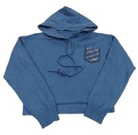 Modrý crop svetr s kamínky a kapucí