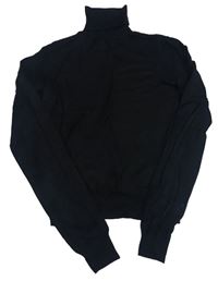 Černý lehký crop svetr s rolákem
