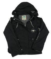 Čierna šušťáková jarná bunda s nápisom a kapucňou