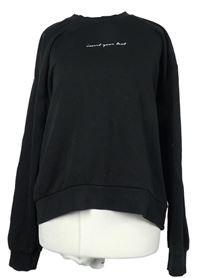 Dámska čierna crop mikina s nápisom Bershka