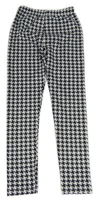 Čierno-biele vzorované legíny