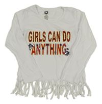 Biele tričko s nápisom s flitrami a strapcemi