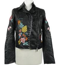 Dámský černý koženkový crop křivák s květy 