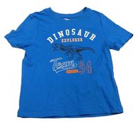 Modré tričko s nápisem a kostrou dinosaura