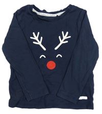 Tmavomodré tričko so sobom George