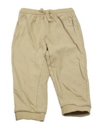 Béžové tepláky s nášivkou 