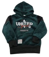 Tmavozeleno - čierna zamatová mikina s nápisom a kapucňou