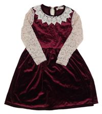 Vínové zamatové šaty s čipkovymi rukávy Maelys