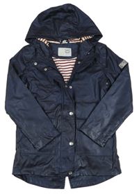 Tmavomodrá nepromokavá jarní parka s nášivkou a kapucí POCOPIANO