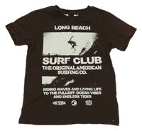 Tmavohnedé tričko so surferom a nápismi H&M