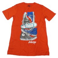 Červené tričko s teniskami Converse 