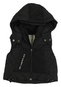 Čierna šušťáková zateplená vesta s nápisom a kapucňou River Island