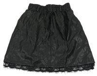 Černá koženková sukně s krajkou 